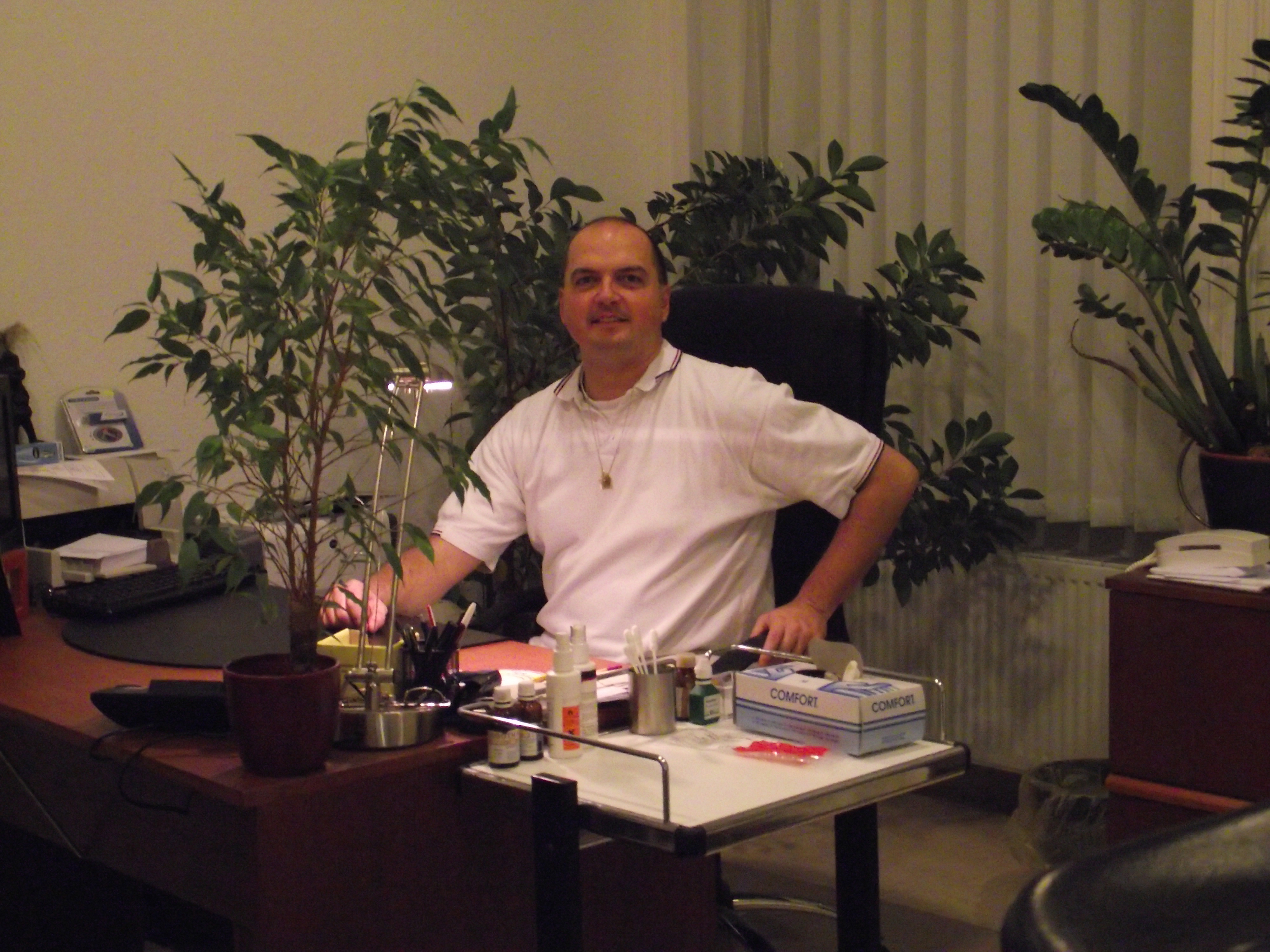 Dr. B&aacute;rdos P&eacute;ter